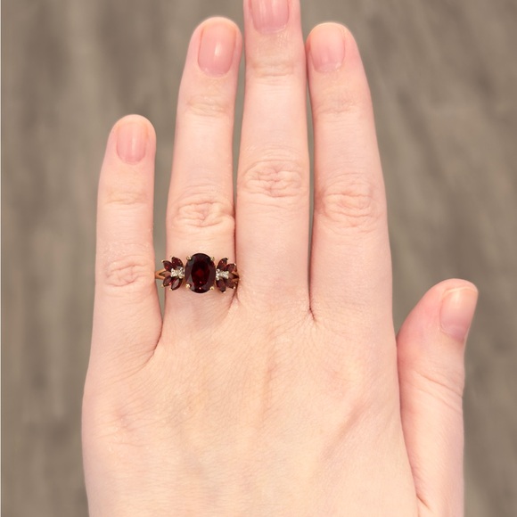Garnet Gold Ring: Natural gemstone oval pyrope red diamond 10K solid yellow gold - Picture 14 of 15
